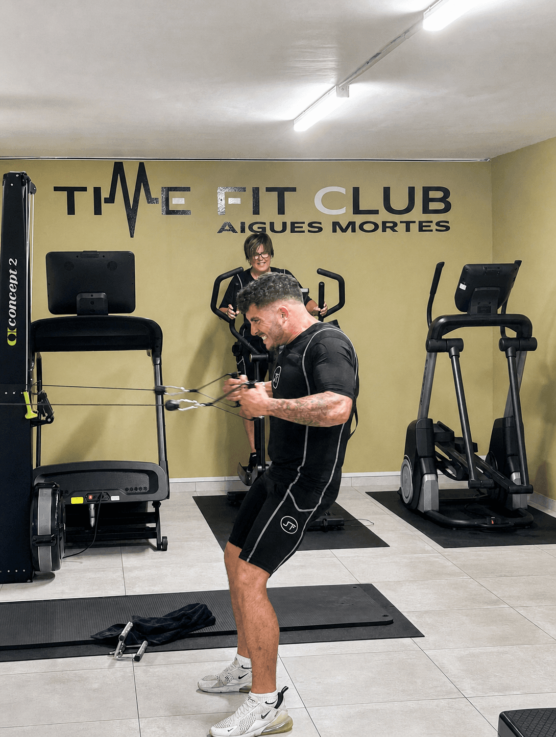 Séance de renforcement musculaire au Time Fit Club